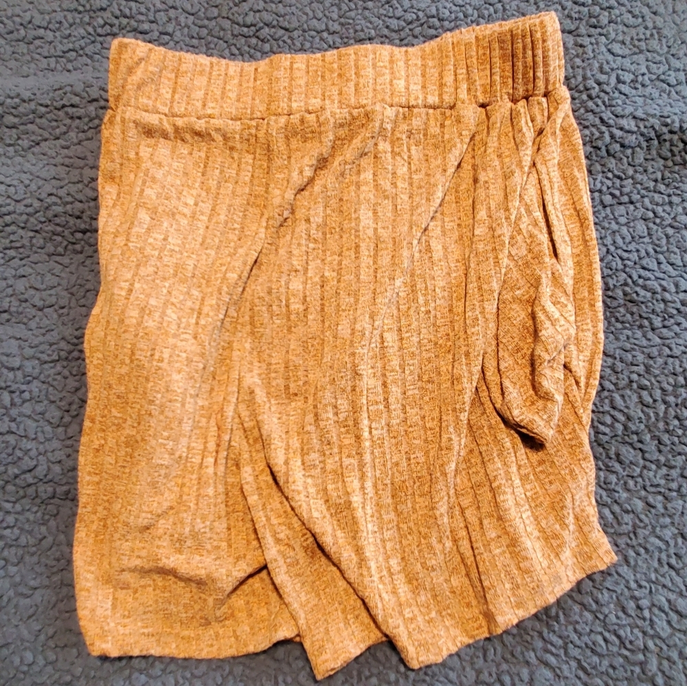 2 lounge tan shorts